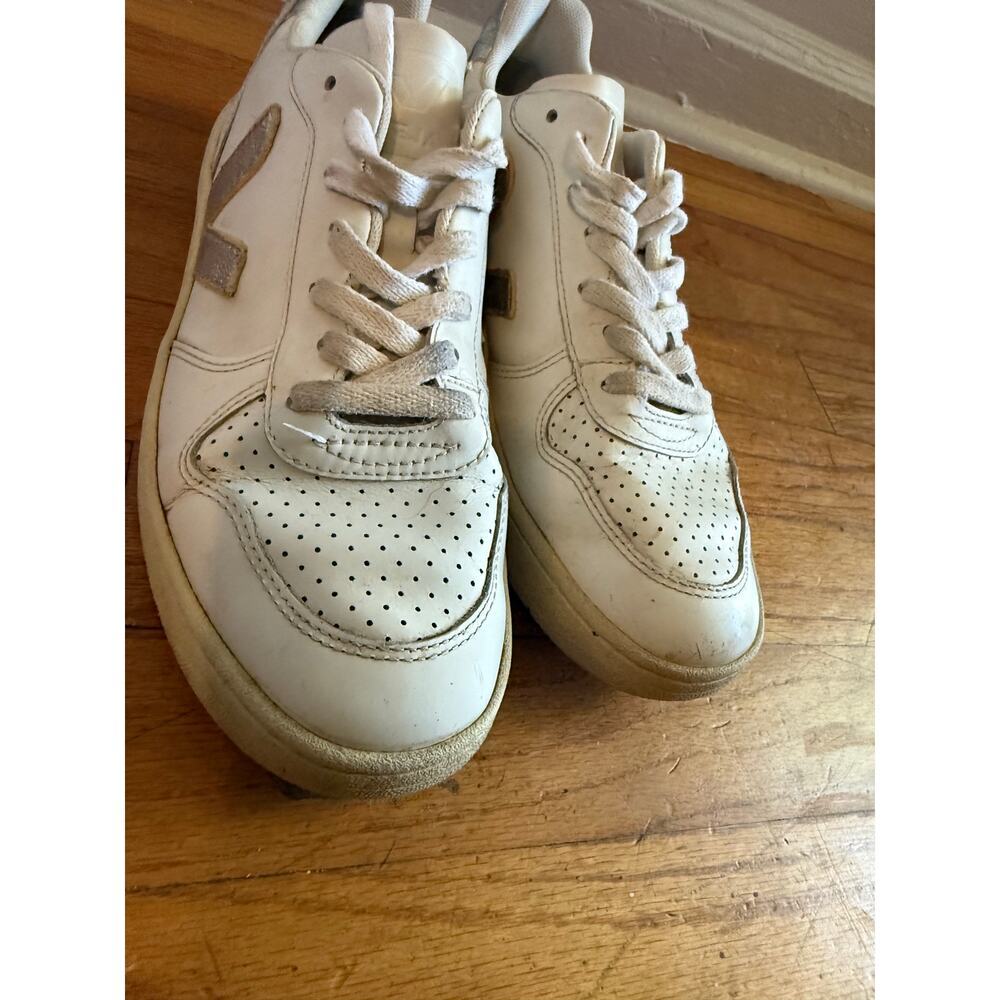 Veja Women's V-10 Leather Metallic Logo Patch Low-Top Sneakers size 39 (us 8) - Picture 3 of 11